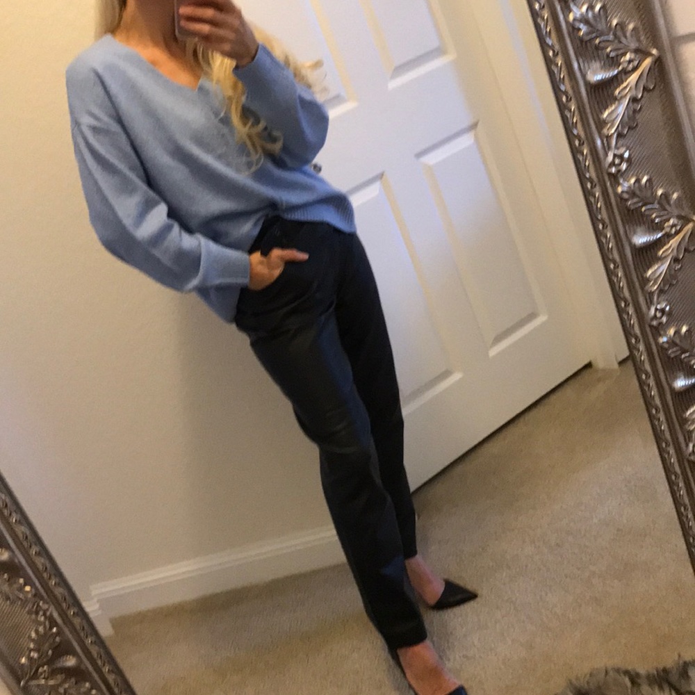 🌸Vince Camuto 🌸V-Neck Sweater